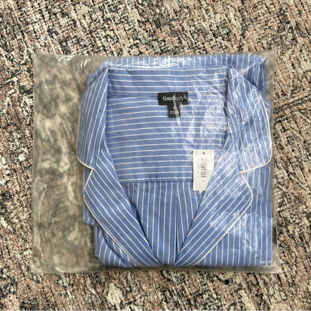 New Gap Pajama Top Women’s Small Poplin 100% cotton Long Sleeve Blue Striped - Picture 7 of 9